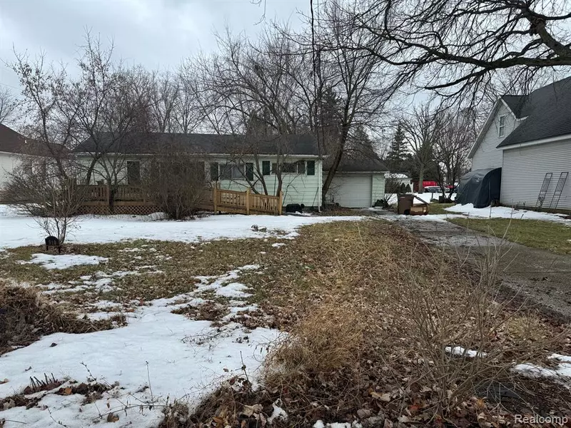910 E NORTHFIELD Avenue, Pontiac, MI 48340