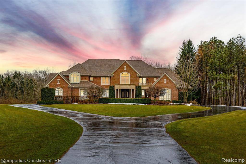 59801 E 8 MILE Road, South Lyon, MI 48178