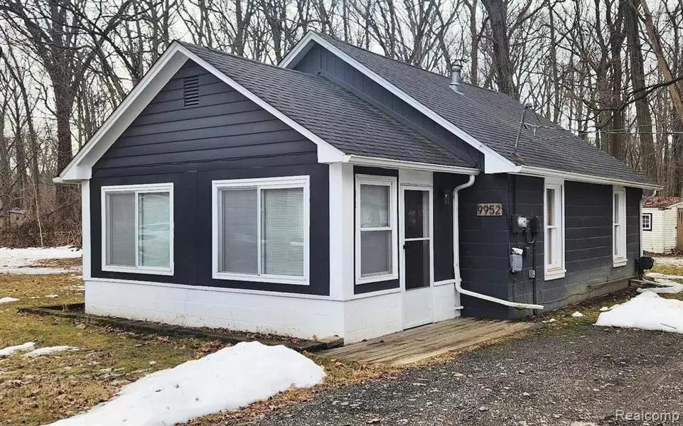 9952 RIVERVIEW, Pinckney, MI 48169