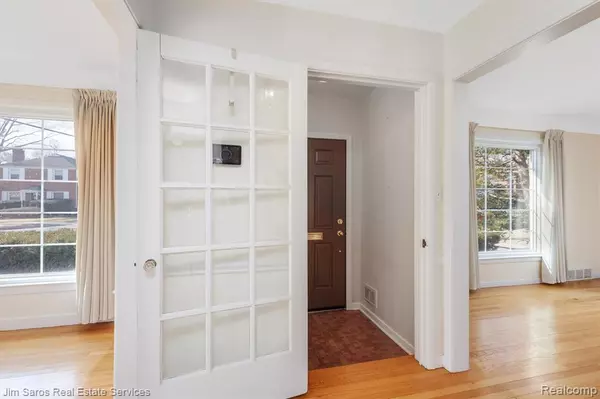 Grosse Pointe Woods, MI 48236,1888 LITTLESTONE Road