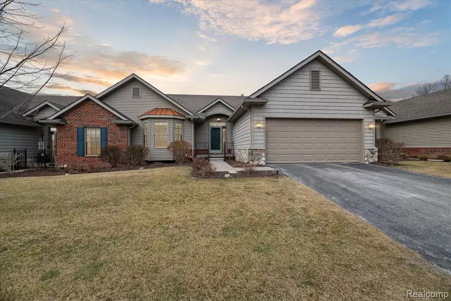 6062 GREEN ASH Drive, Brighton, MI 48116