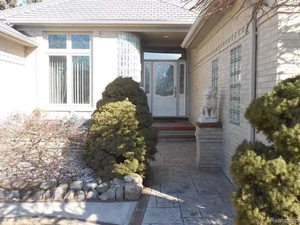 Utica, MI 48315,13267 PEARL Drive