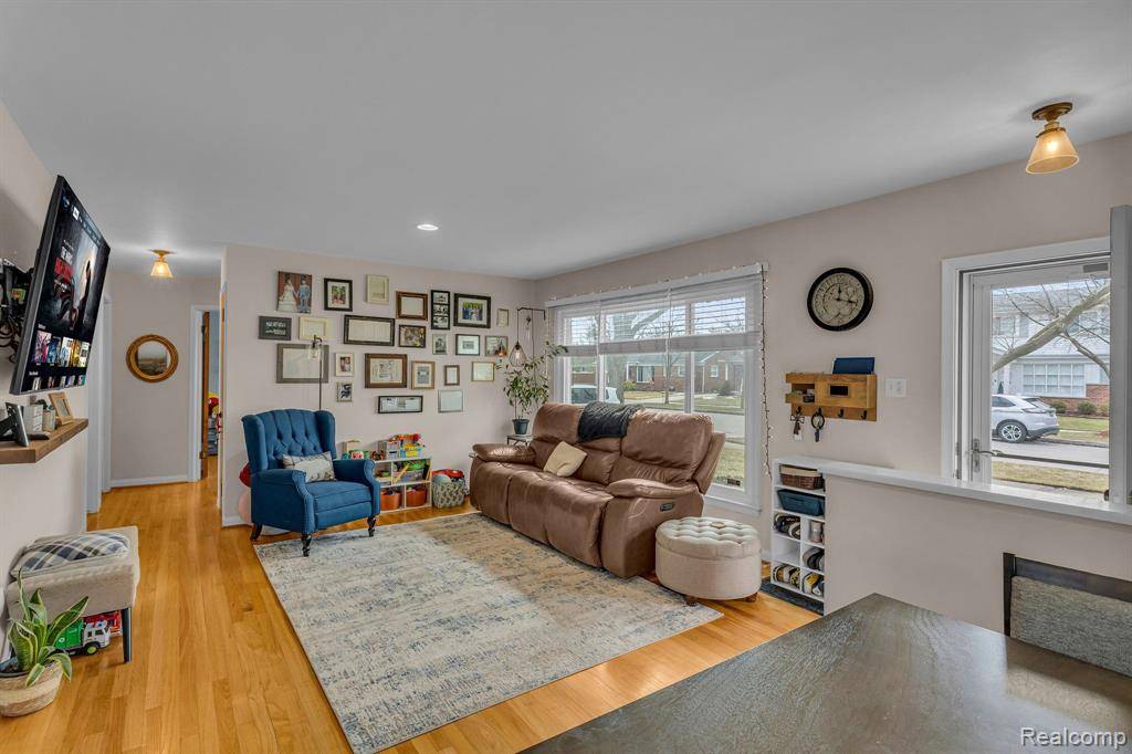Saint Clair Shores, MI 48080,22949 LINGEMANN Street