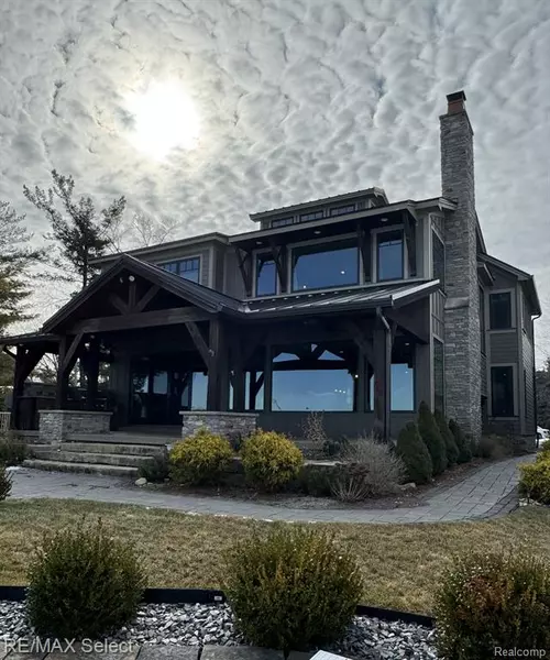 13500 ENID Boulevard, Fenton, MI 48430