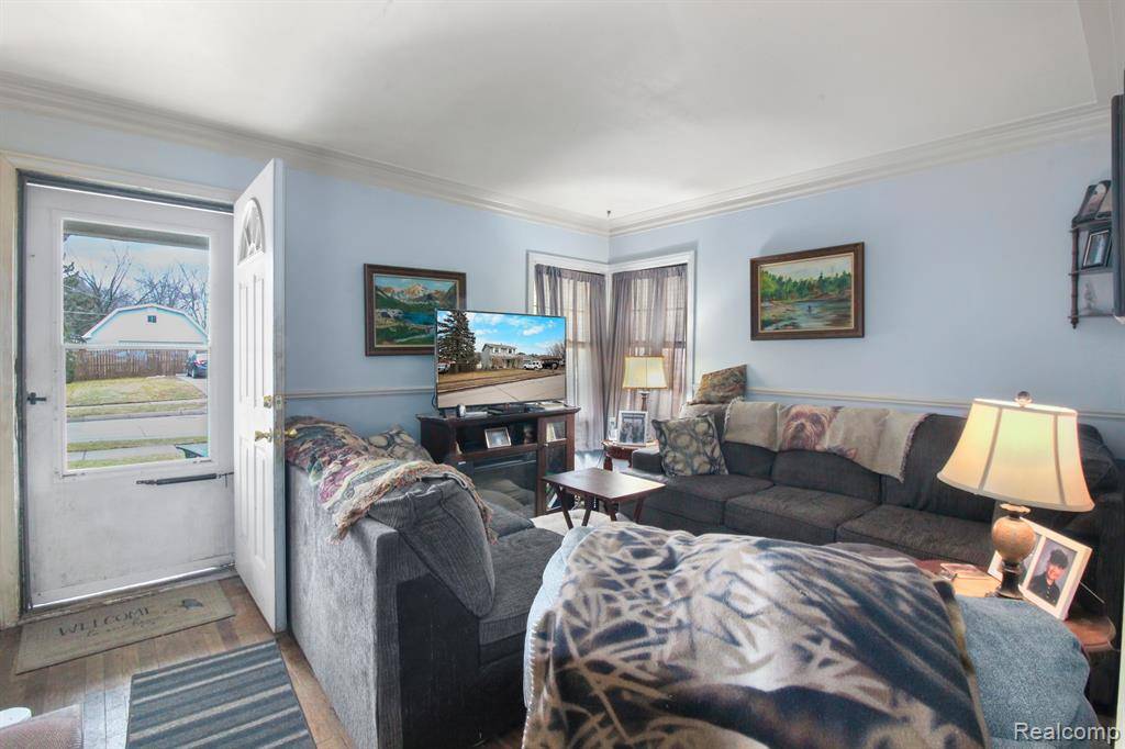 Saint Clair Shores, MI 48080,21625 TROMBLY Street