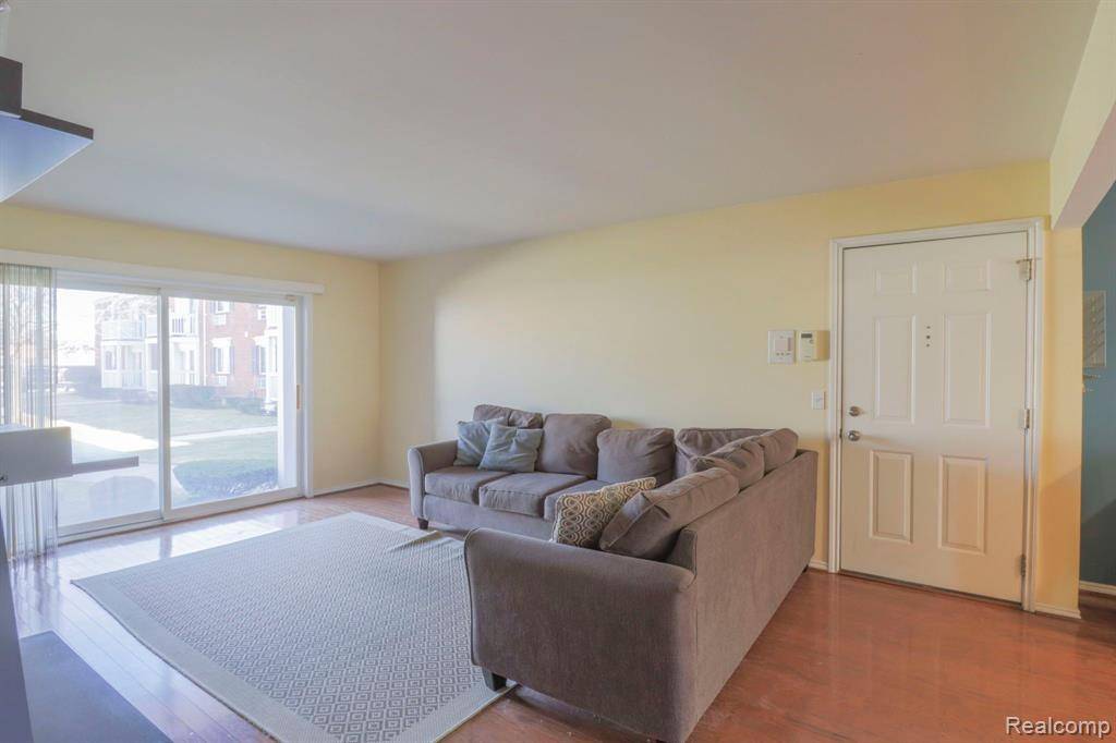 Royal Oak, MI 48073,2440 PARMENTER Boulevard