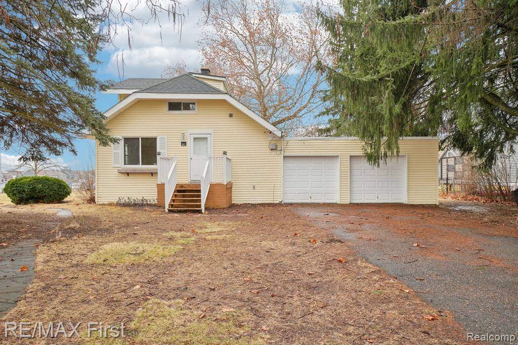 684 CRESTON Drive, Troy, MI 48085