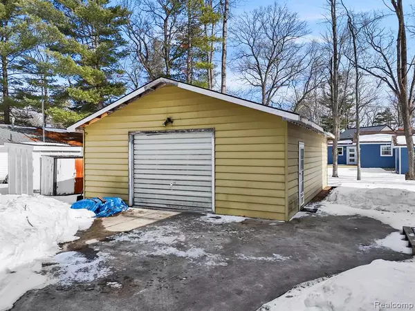 Roscommon, MI 48653,224 ELM Avenue