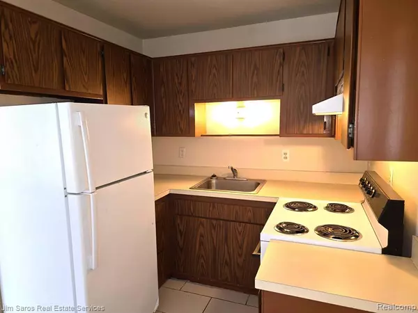 Roseville, MI 48066,16425 E 12 MILE Rd- 2 Bed Units