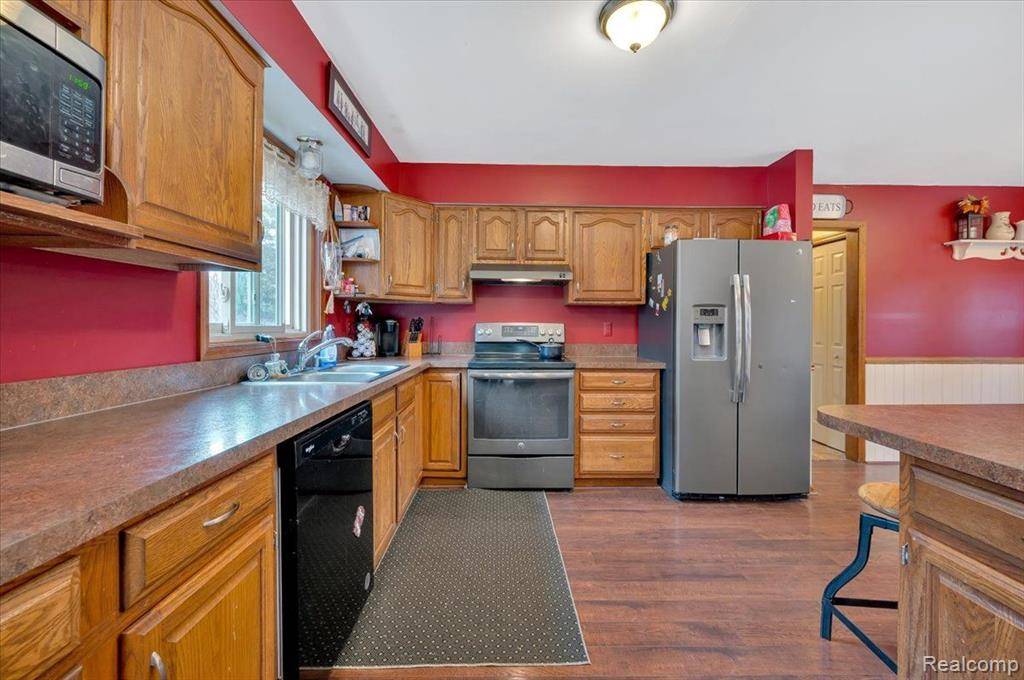 Lapeer, MI 48446,2055 BROKER Road