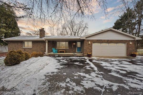 59100 Topping Court, New Hudson, MI 48165