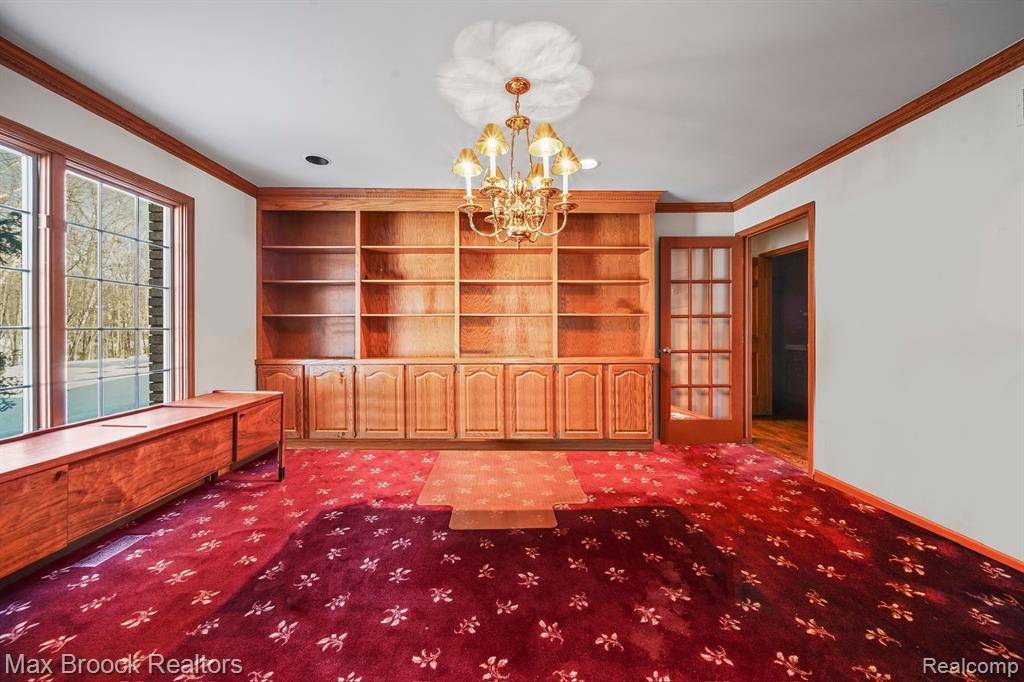Milford, MI 48381,561 VALLEY Drive