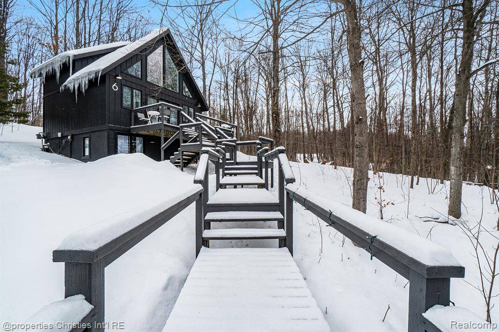 Harbor Springs, MI 49740,3955 S. Pleasantview Road