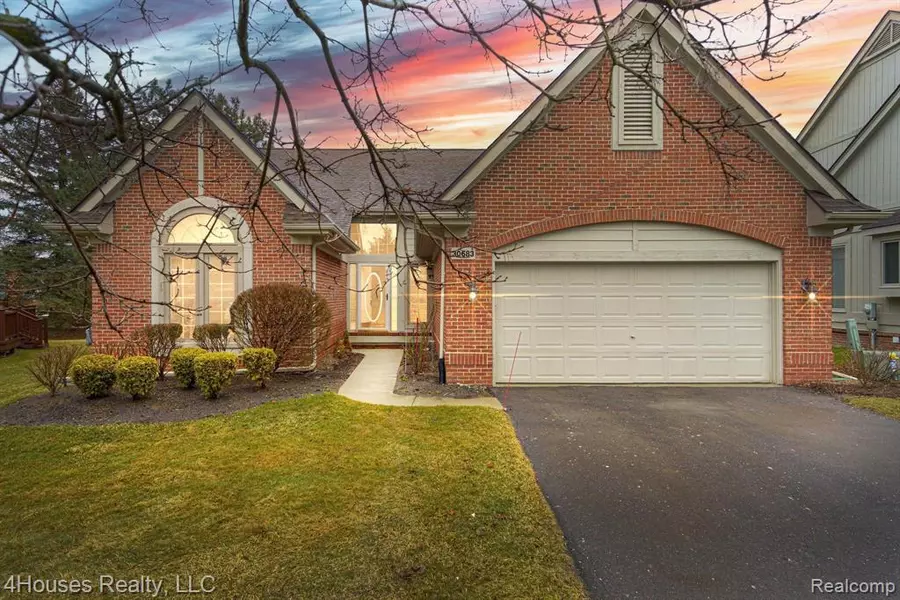 30683 TANGLEWOOD Trail, Farmington Hills, MI 48331