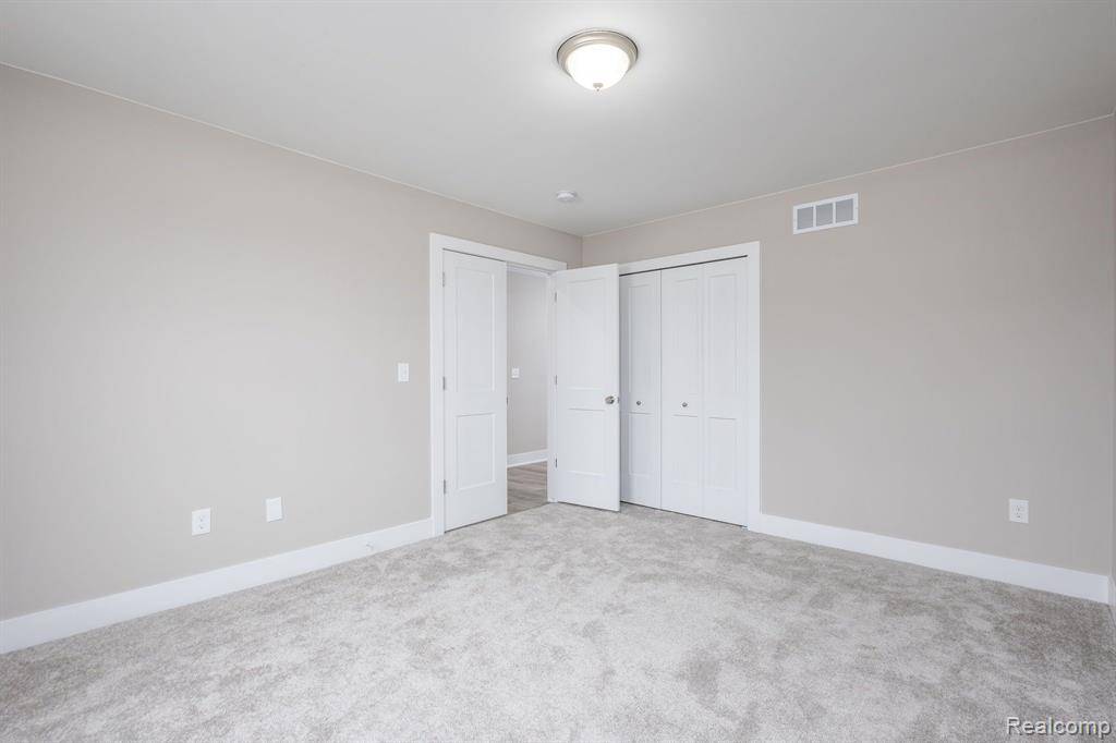 Davison, MI 48423,2422 Waterford Way