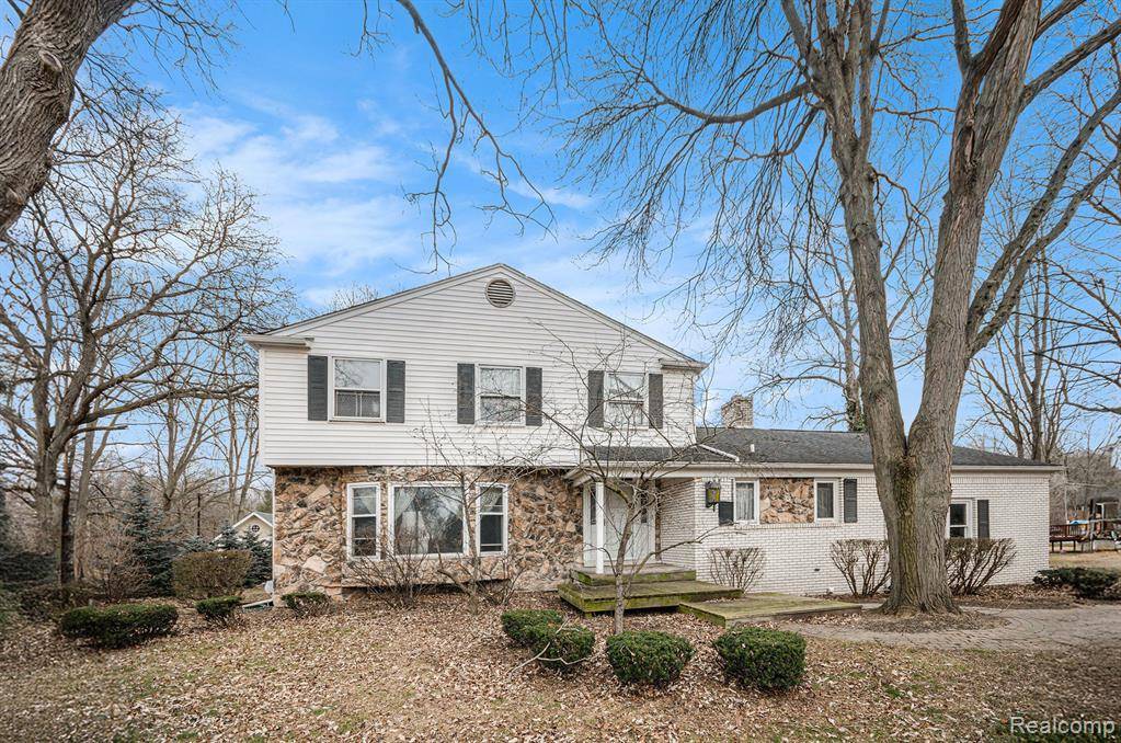 Macomb, MI 48316,53568 WOLF Drive