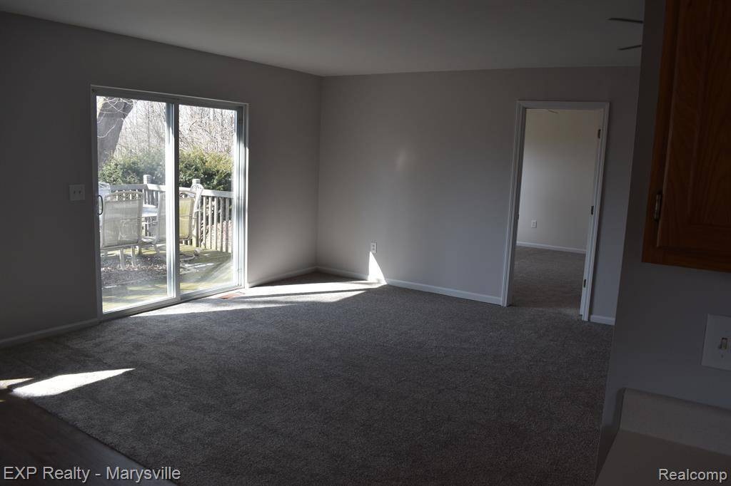 Fort Gratiot, MI 48059,4711 MEADOWLAWN Drive