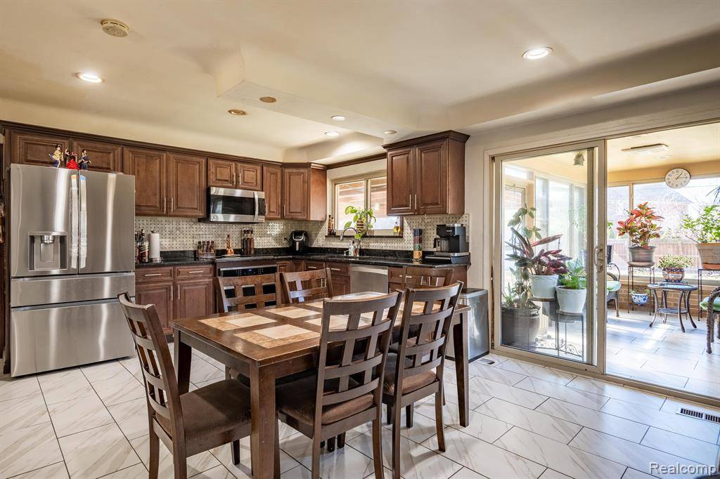 Sterling Heights, MI 48314,42323 TESSMER Drive