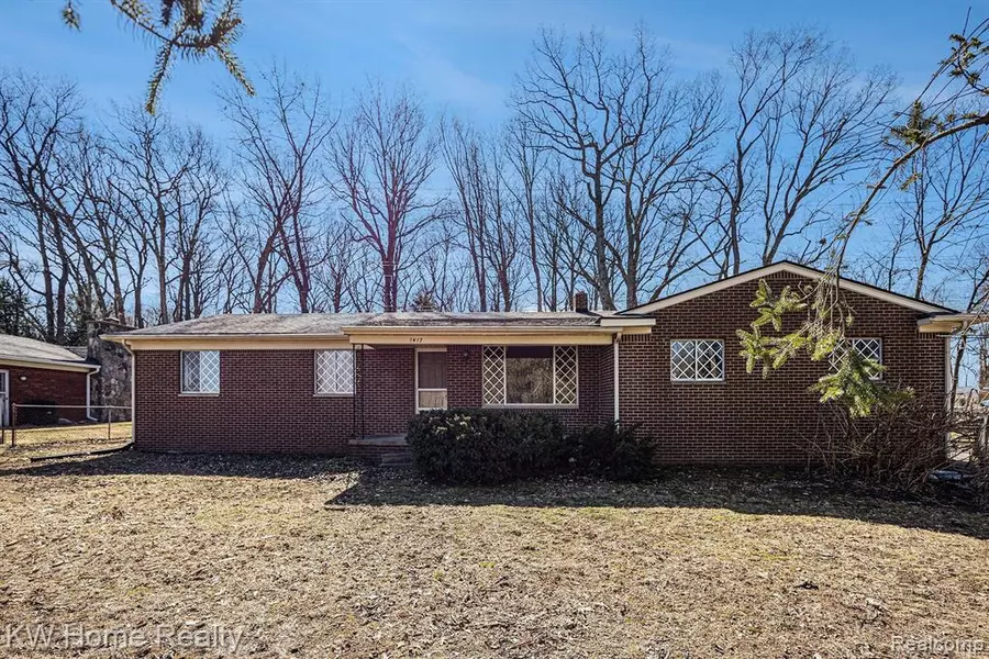 1417 E COMMERCE Road, Commerce Twp, MI 48382