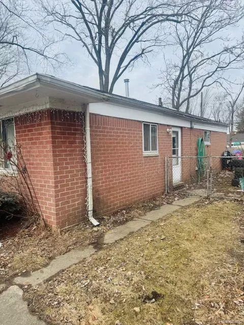 Dearborn Heights, MI 48125,25640 YALE Street