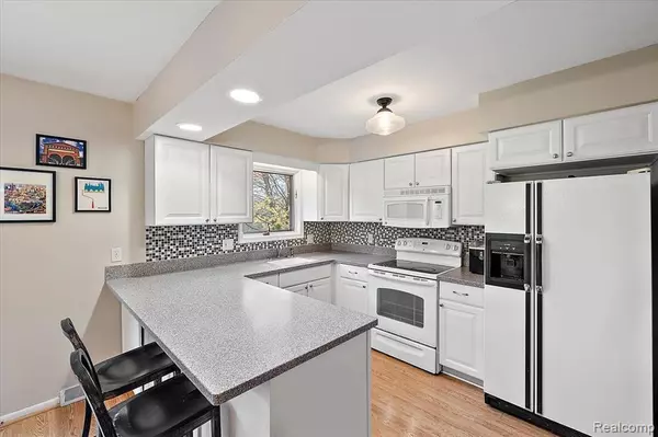 Farmington, MI 48336,24119 SAINT MARY Court