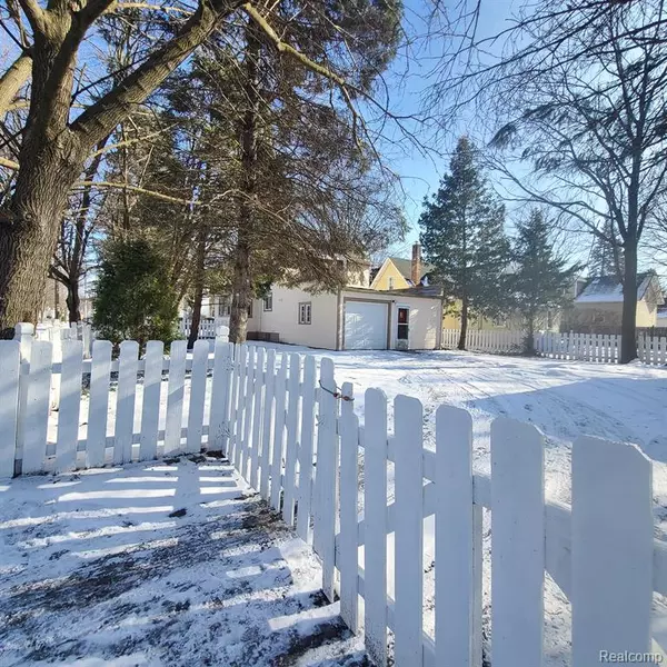 Mount Clemens, MI 48043,39 STAPLETON Street