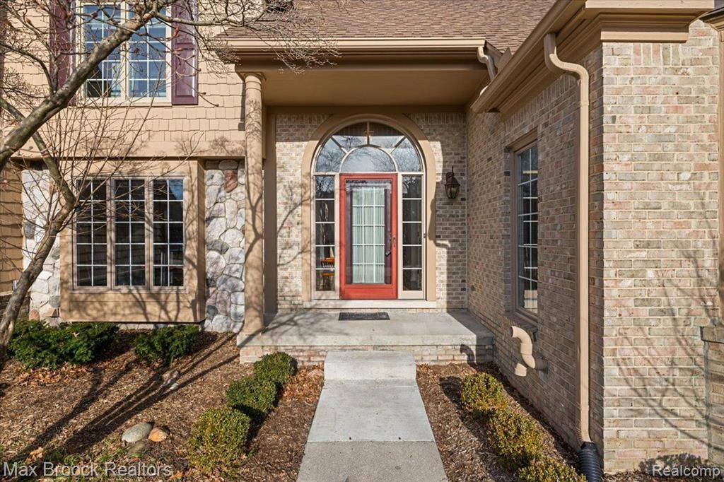 Bloomfield Hills, MI 48304,505 CAMBRIDGE Way