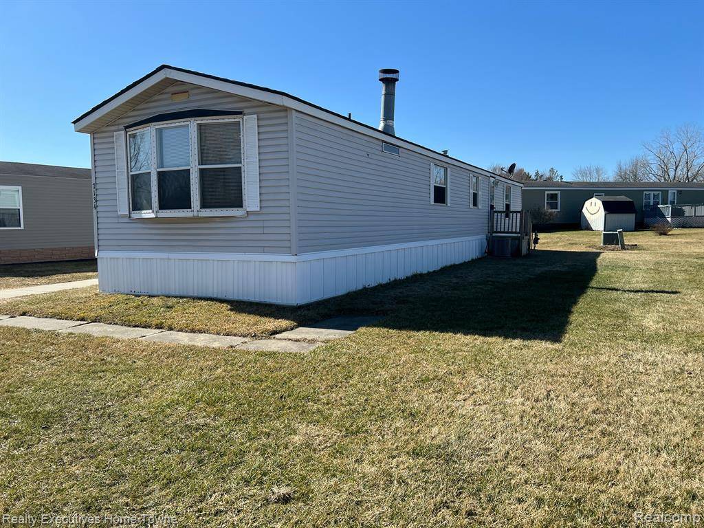 7134 Mapleview Circle East Circle, Brown, MI 48416