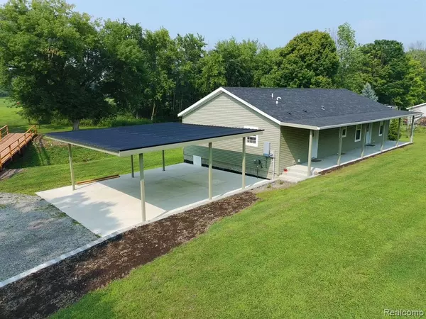 806 DAVIS LAKE Road, Lapeer, MI 48446