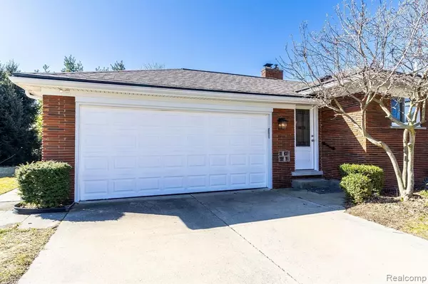 Grosse Pointe Shores, MI 48236,65 N EDGEWOOD Drive