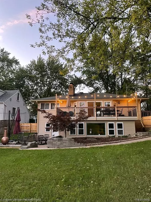 Rochester Hills, MI 48307,400 RED OAK LANE Lane