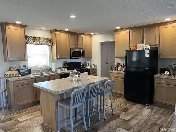 Lapeer, MI 48446,806 DAVIS LAKE Road