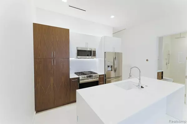 Birmingham, MI 48009,400 S Old Woodward Avenue