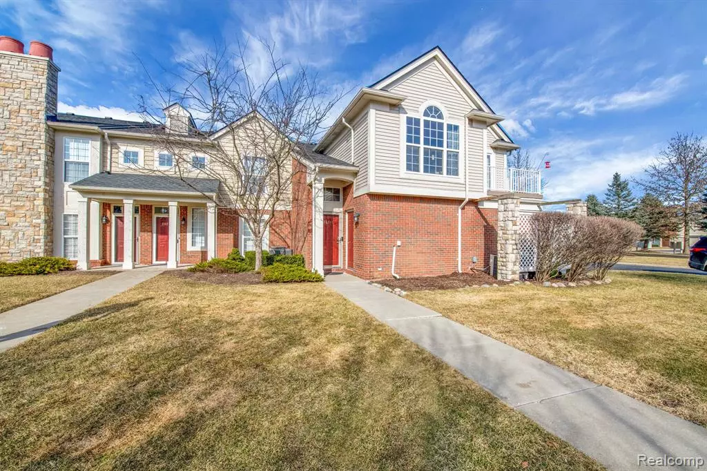 New Hudson, MI 48165,28211 OAKMONTE E Circle