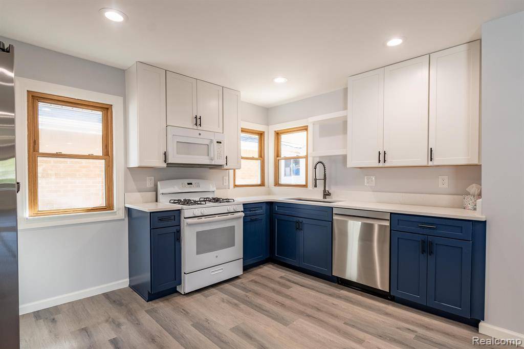 Brighton, MI 48114,2615 WOODLAND COVE Drive