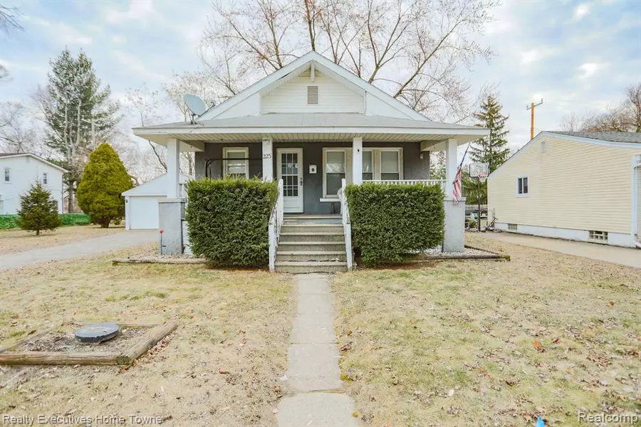 223 RENSHAW Avenue, Clawson, MI