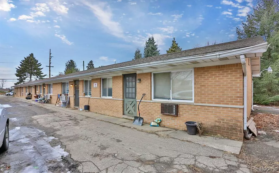 280 N ROSE Street, Mount Clemens, MI 48043
