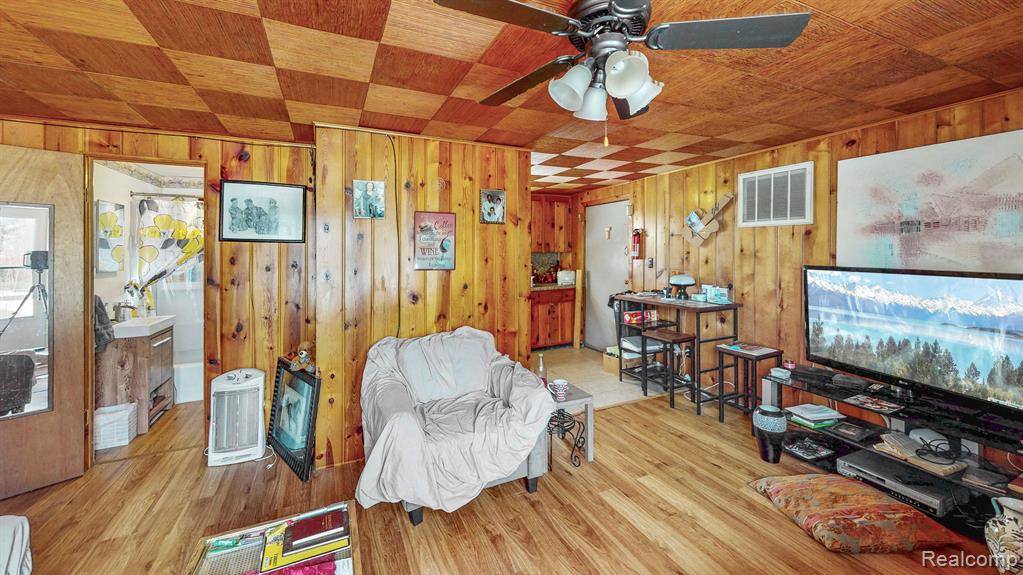 Idlewild, MI 49642,121 E BATES