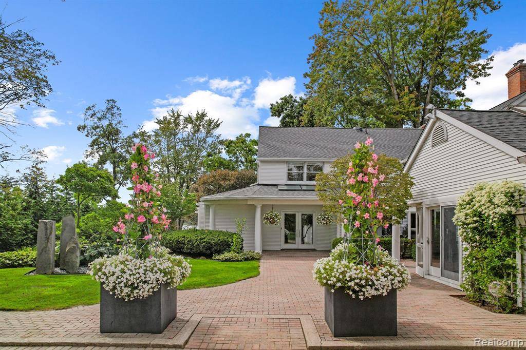 West Bloomfield, MI 48323,3141 INTERLAKEN Street