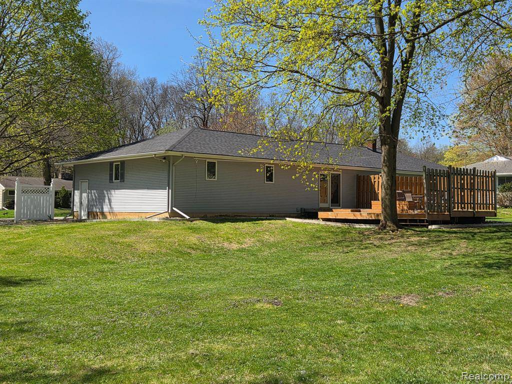 Jackson, MI 49203,1498 STRATHMOOR Lane