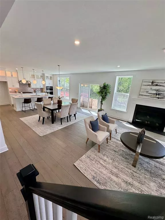 West Bloomfield, MI,7687 LARCHWOOD Drive