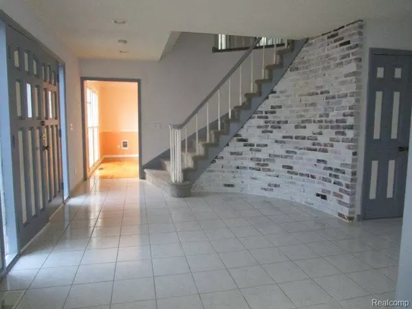 Farmington Hills, MI 48336,25227 ARDEN PARK Drive