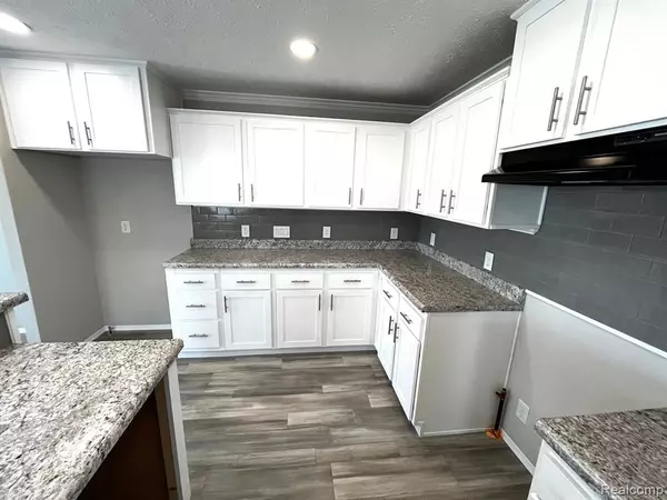 Lapeer, MI 48446,262 RIVIERA Drive