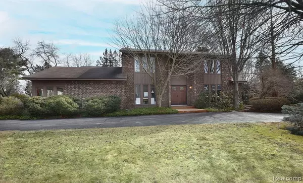 Bloomfield Hills, MI 48301,4865 Beacon Hill Drive