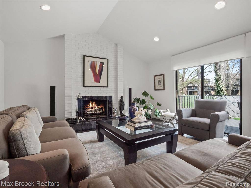 Bloomfield Hills, MI 48302,1920 Pine Ridge Lane