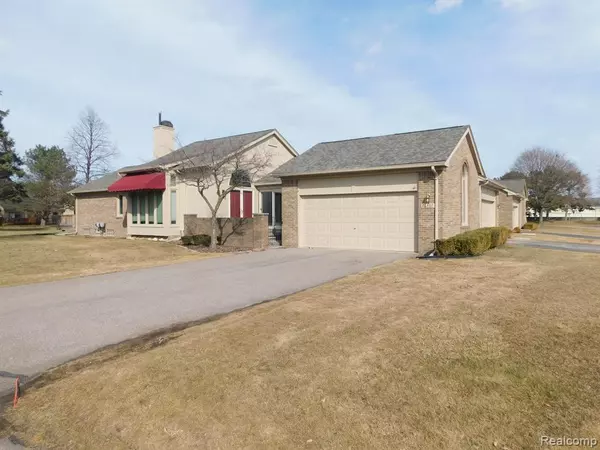 16567 SARJAY Drive, Clinton Twp, MI 48038