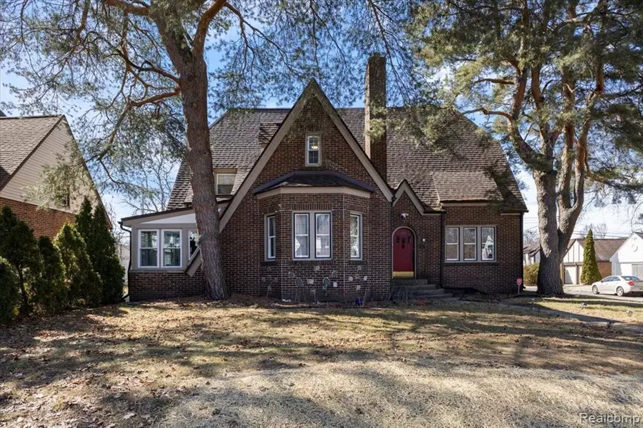 216 CHEROKEE Road, Pontiac, MI 48341
