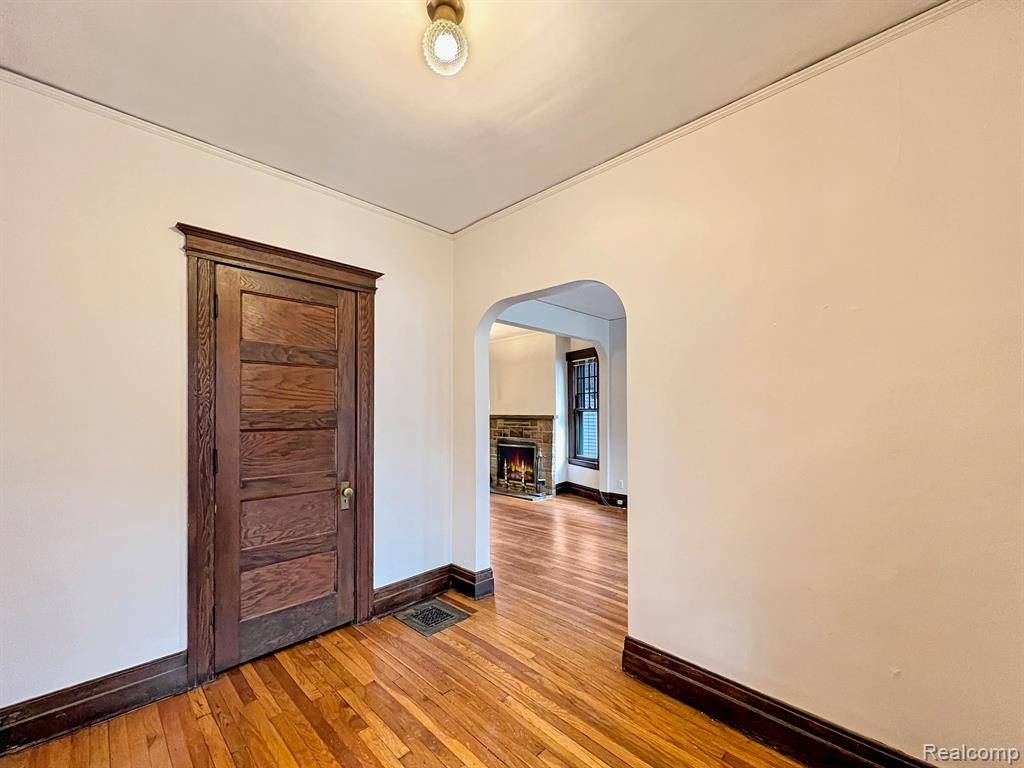 Grosse Pointe Park, MI 48230,1029 LAKEPOINTE Street