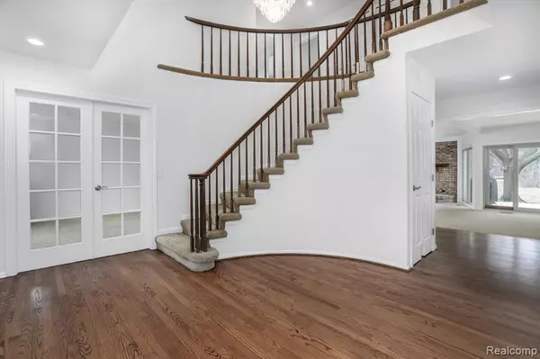 Farmington Hills, MI 48331,29477 PARKSIDE Street