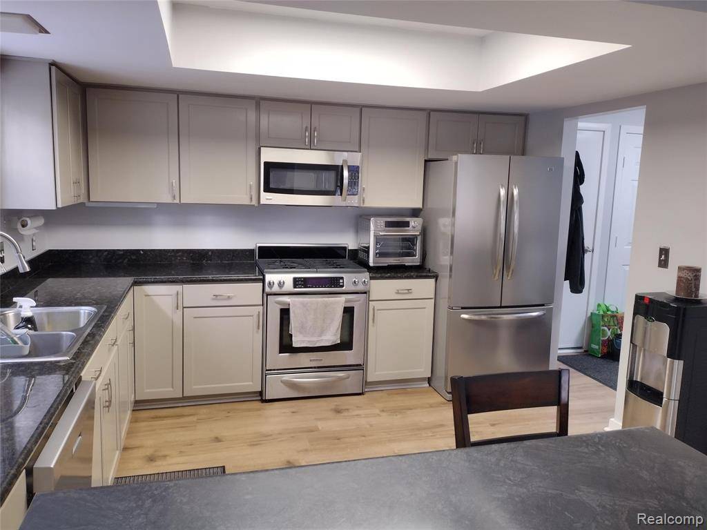 West Bloomfield, MI 48324,2287 FOREST GLEN W